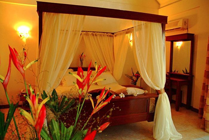Crystal Paradise Resort Spa & Winery Narra Exterior photo